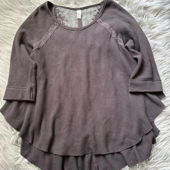 FREE PEOPLE Bon Bon Lace Back Waffle Knit Thermal Top Size Medium - Picture 4 of 7